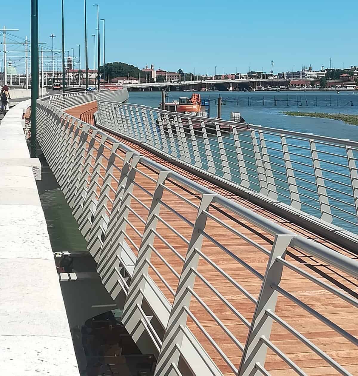 La pista ciclabile del Ponte della Libertà oggi