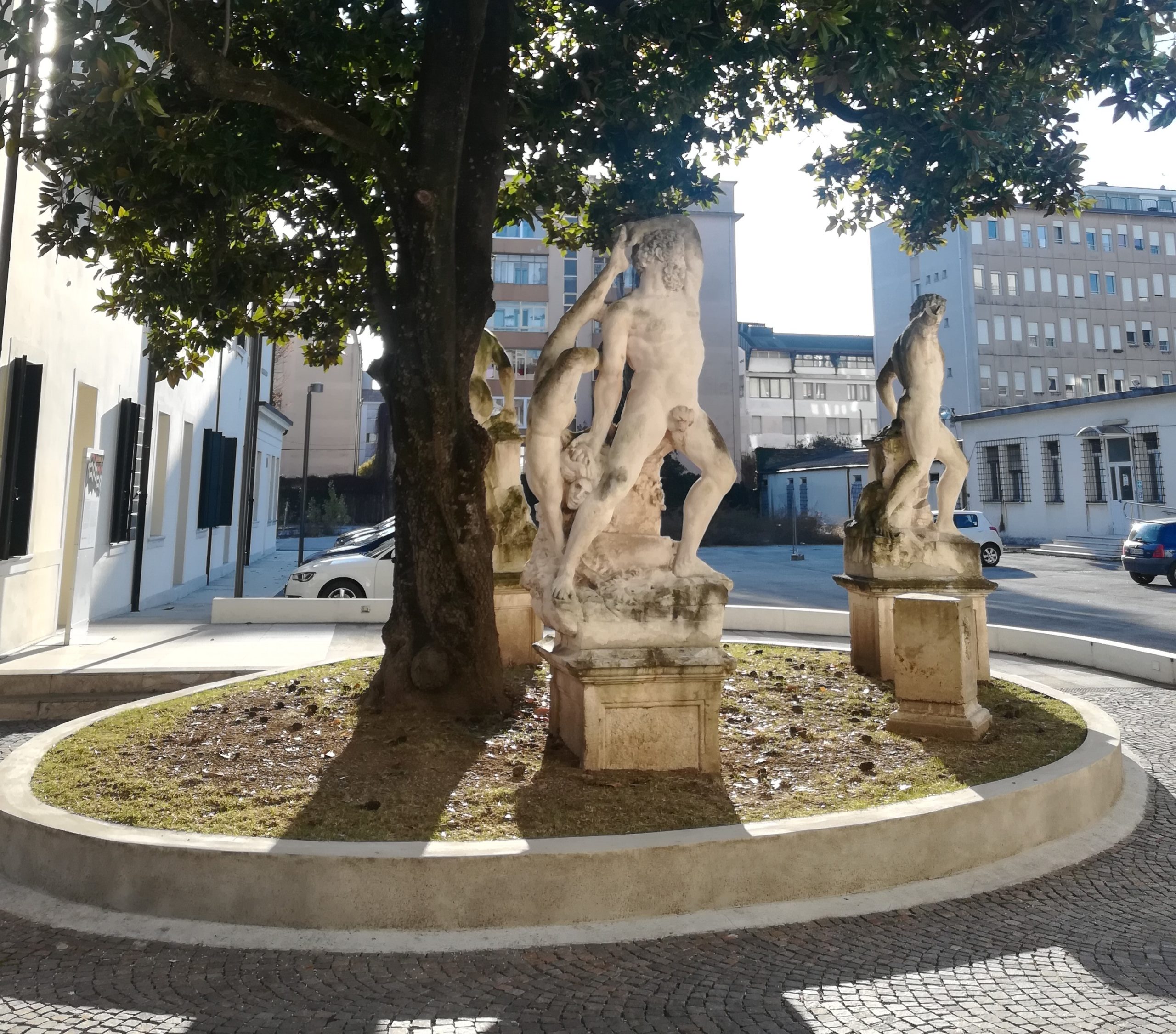 L'”Ercole e Lica” di Canova a Villa Erizzo?