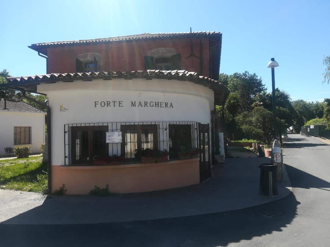 Edificio posto all'ingresso di Forte Marghera