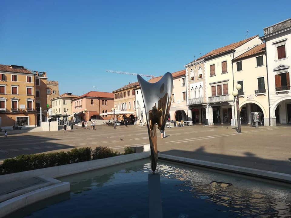 Fontana di Alberto Viani in Piazza Ferretto