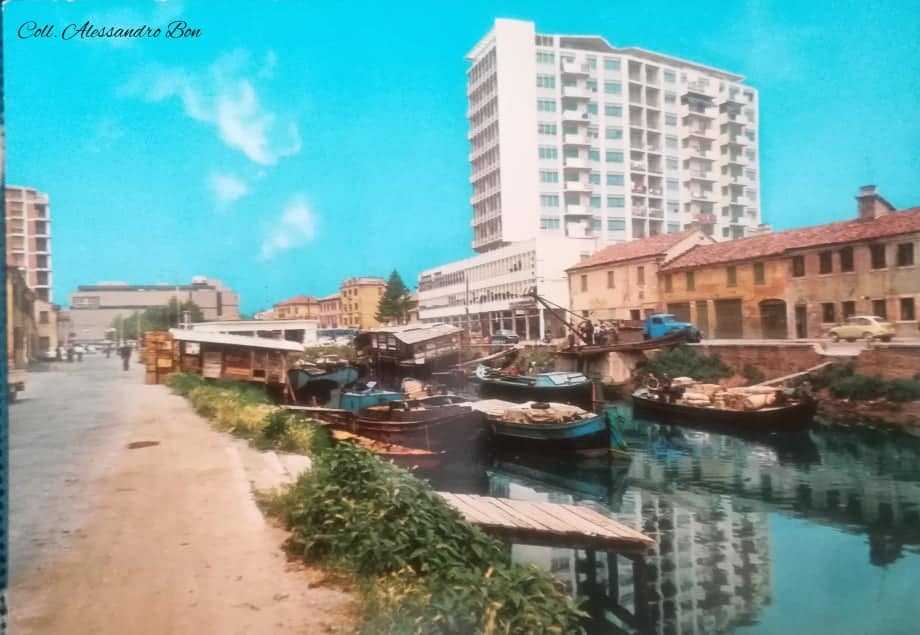 Il Canal Salso e il Porto di Mestre negli anni Cinquanta, con le case dei pescatori