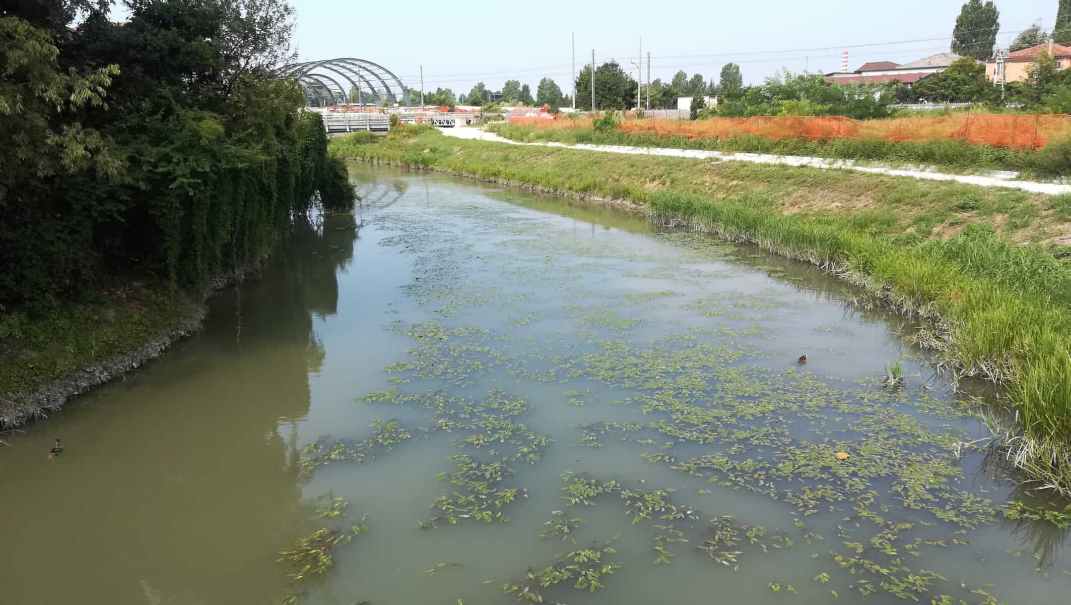 Il fiume Marzenego prima di dividersi in area Palazzetto dello Sport