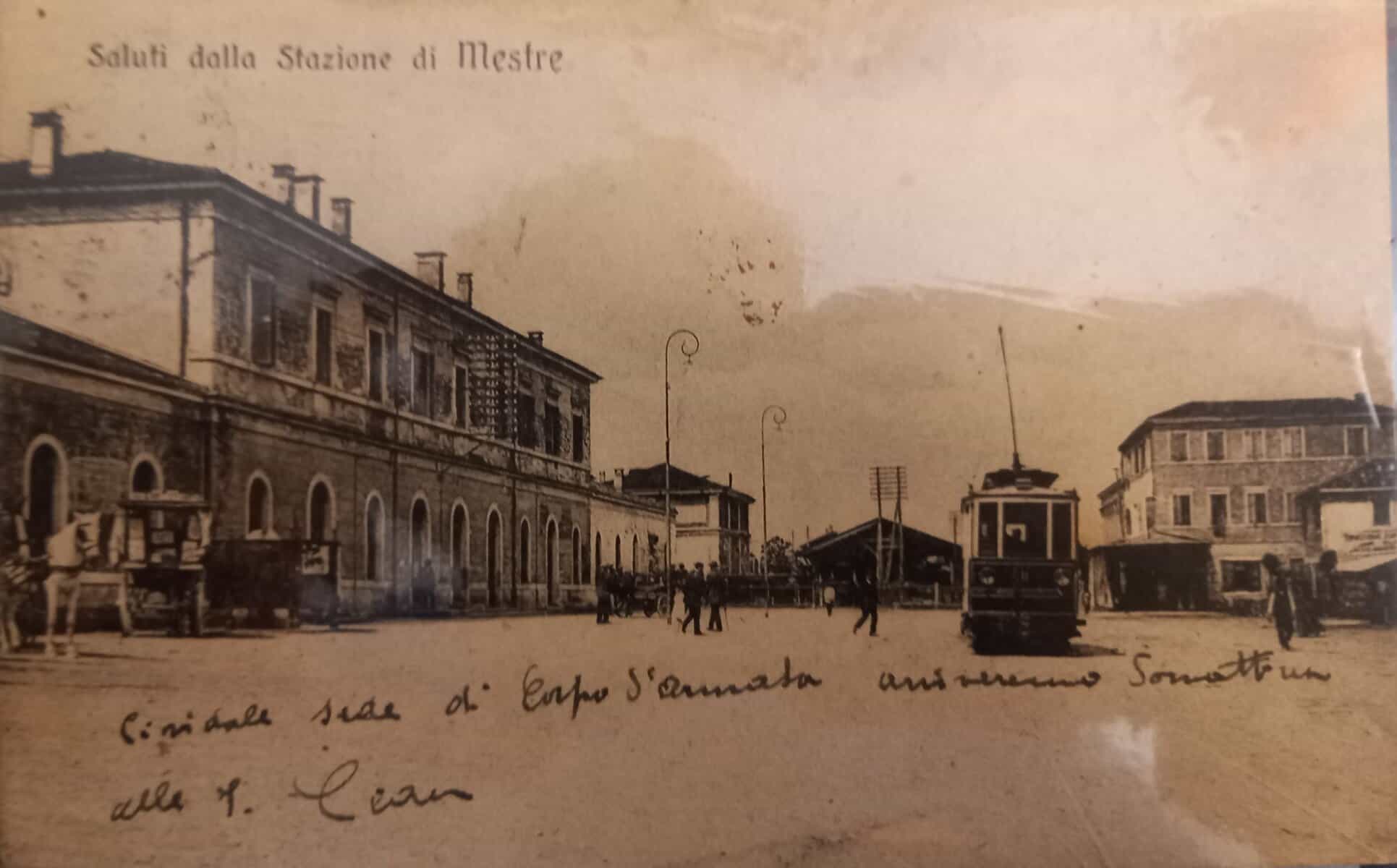 La filovia di Mestre di fronte la vecchia stazione (Collezione Alessandro Bon)