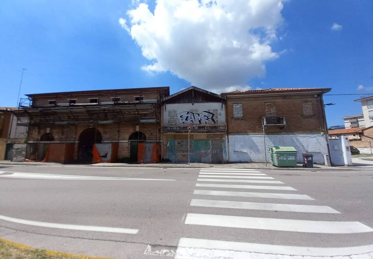Il magazzino principale dei Da Re visto da Via Pepe