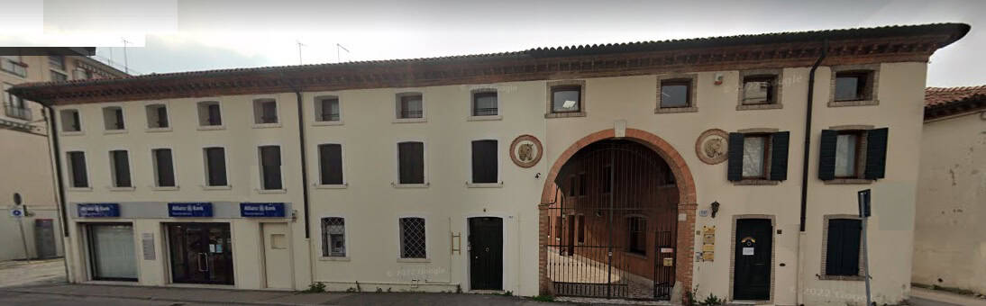 Lo stallo per i cavalli oggi restaurato come uffici