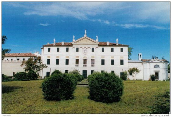 La villa in una immagine di qualche anno fa