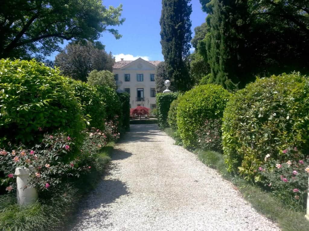 Il viale della Villa