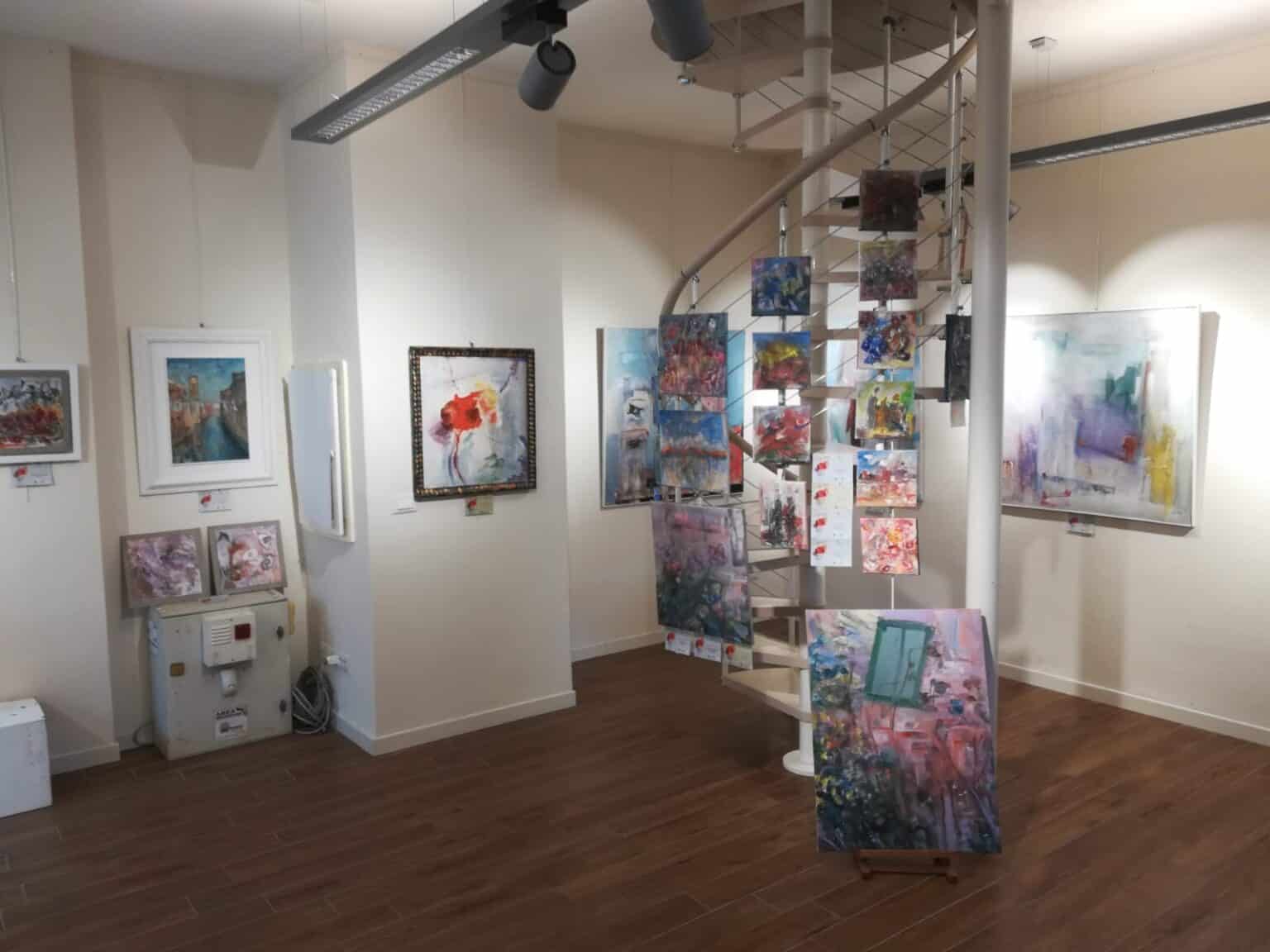 L'interno della Provvederia durante una mostra