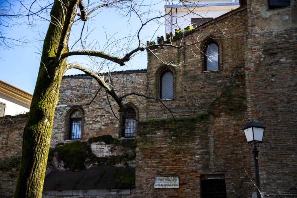 Le mura del castello di Mestre in via Torre Belfredo