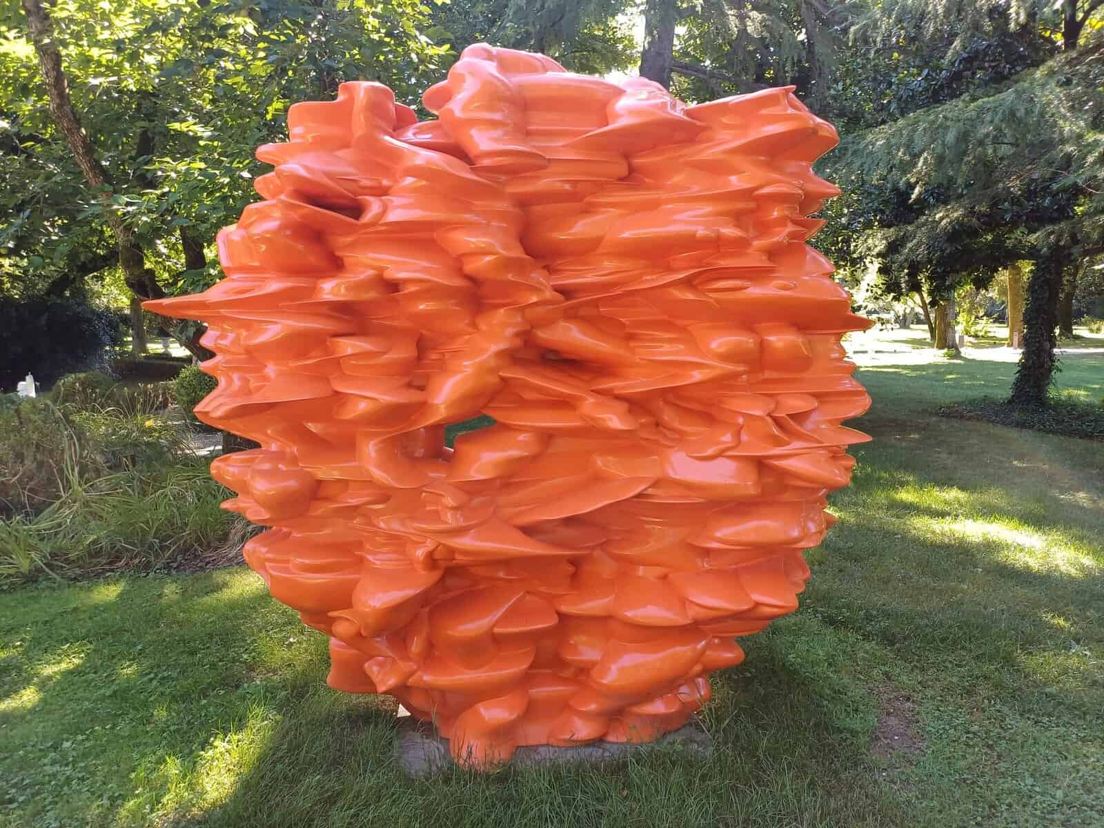 Versus di Tony Cragg