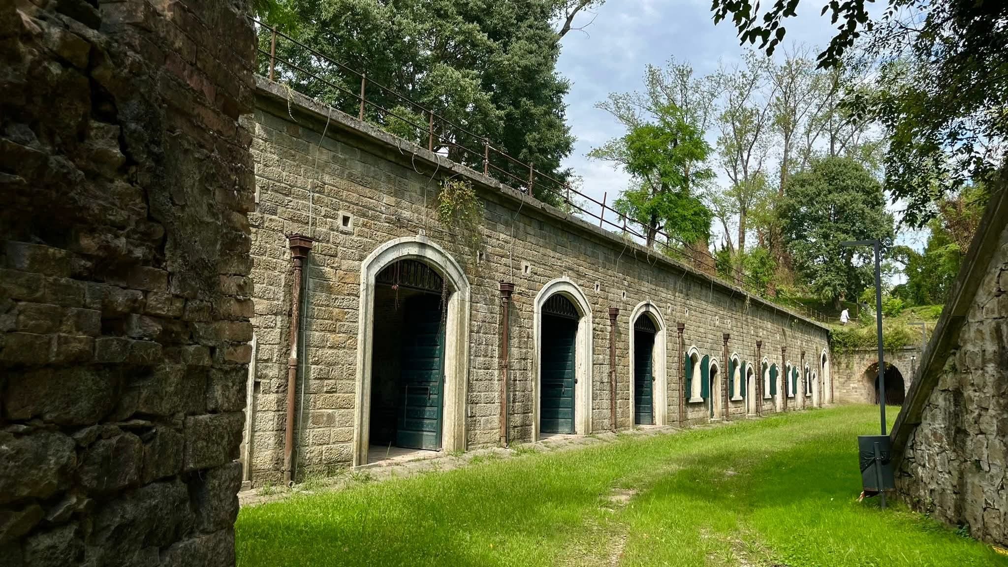 Edifici sul lato del fronte