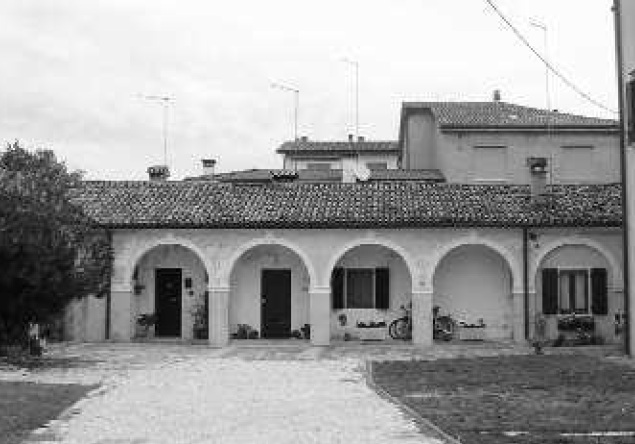 La facciata sud della barchessa