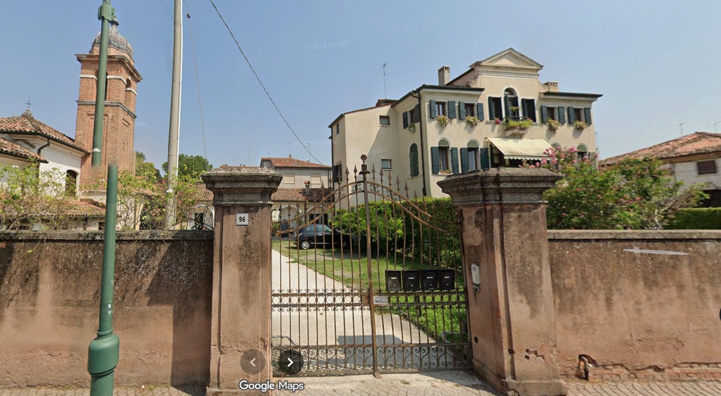 Villa Paganello e il campanile dell’oratorio
