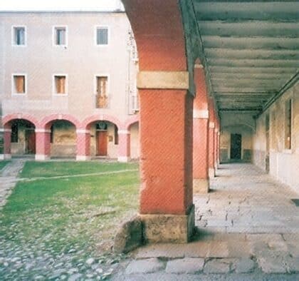 Il Chiostro come appariva prima del restauro