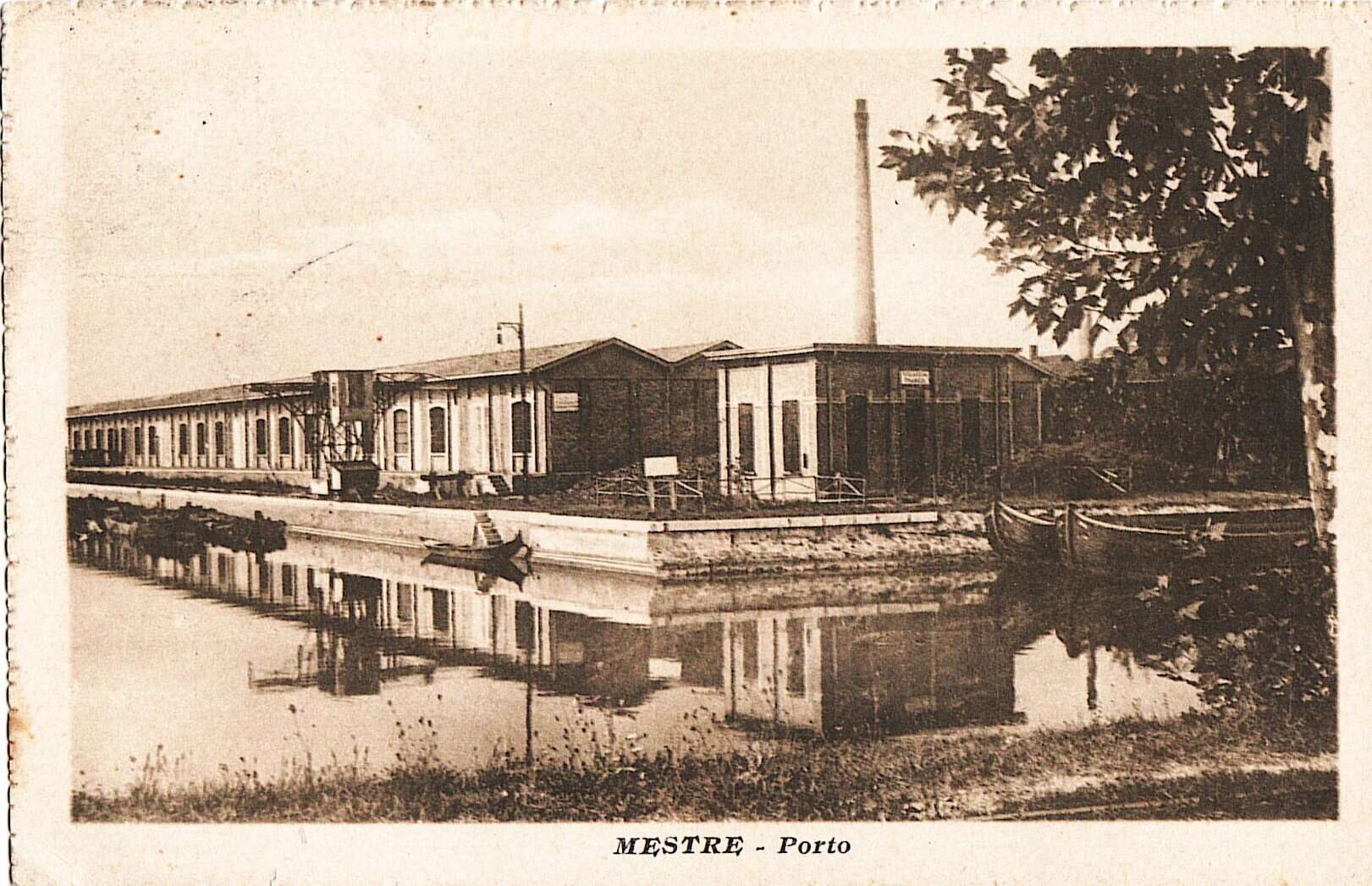 I magazzini del Cotone in una cartolina d'epoca