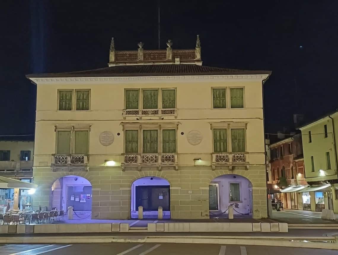 Palazzo da Re visto alla sera