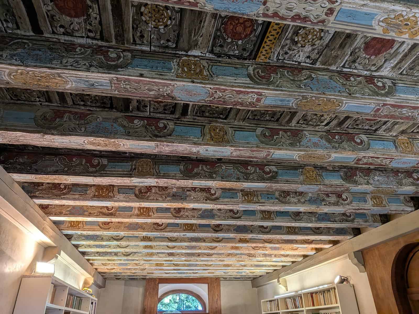 Soffitto affrescato della villa probabilmente del periodo Zais