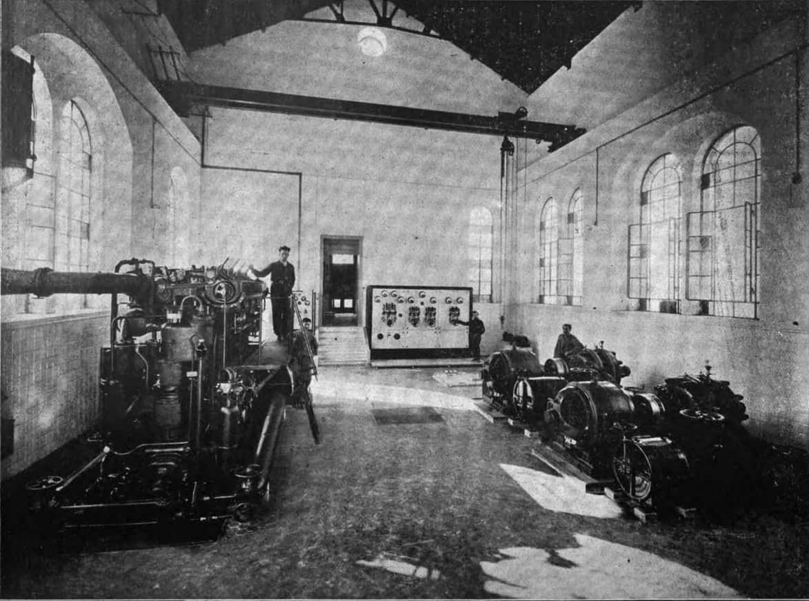 La sala macchine con le pompe e i quadri elettrici