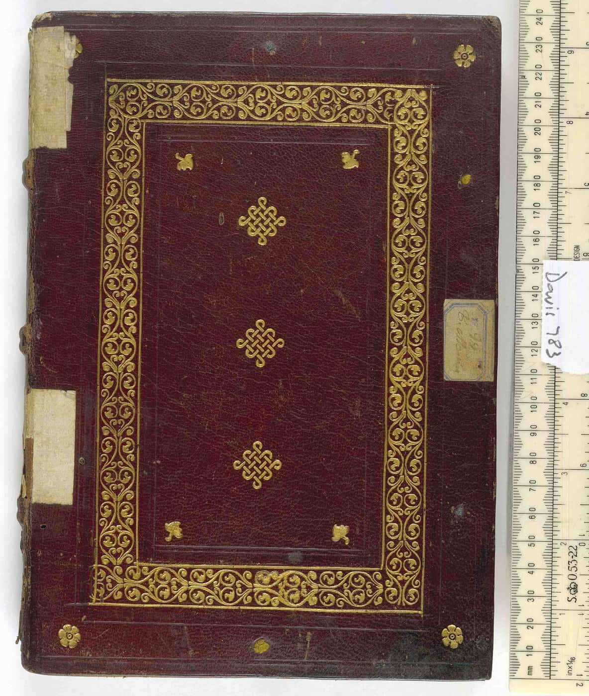 Legatura in cuoio con decorazioni dorate di una commissione ducale veneziana del Cinquecento