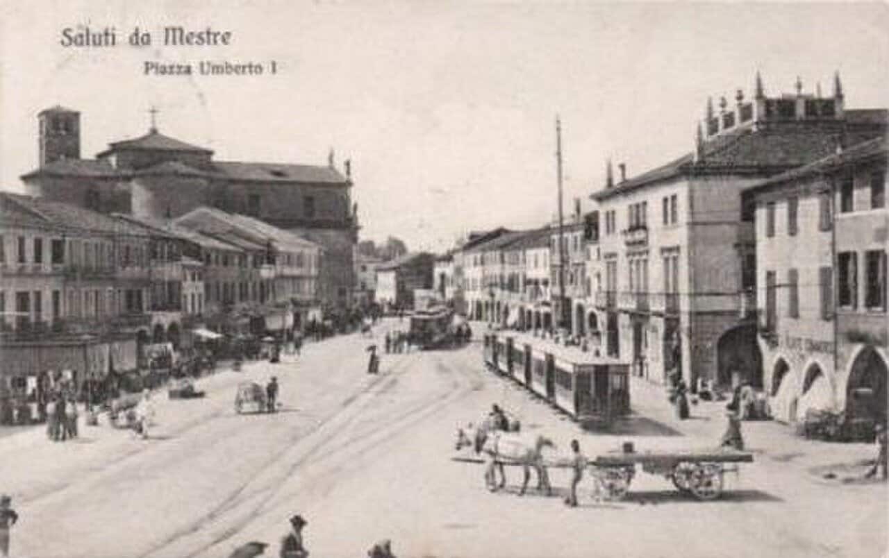 Cartolina d'epoca di piazza Umberto I a Mestre