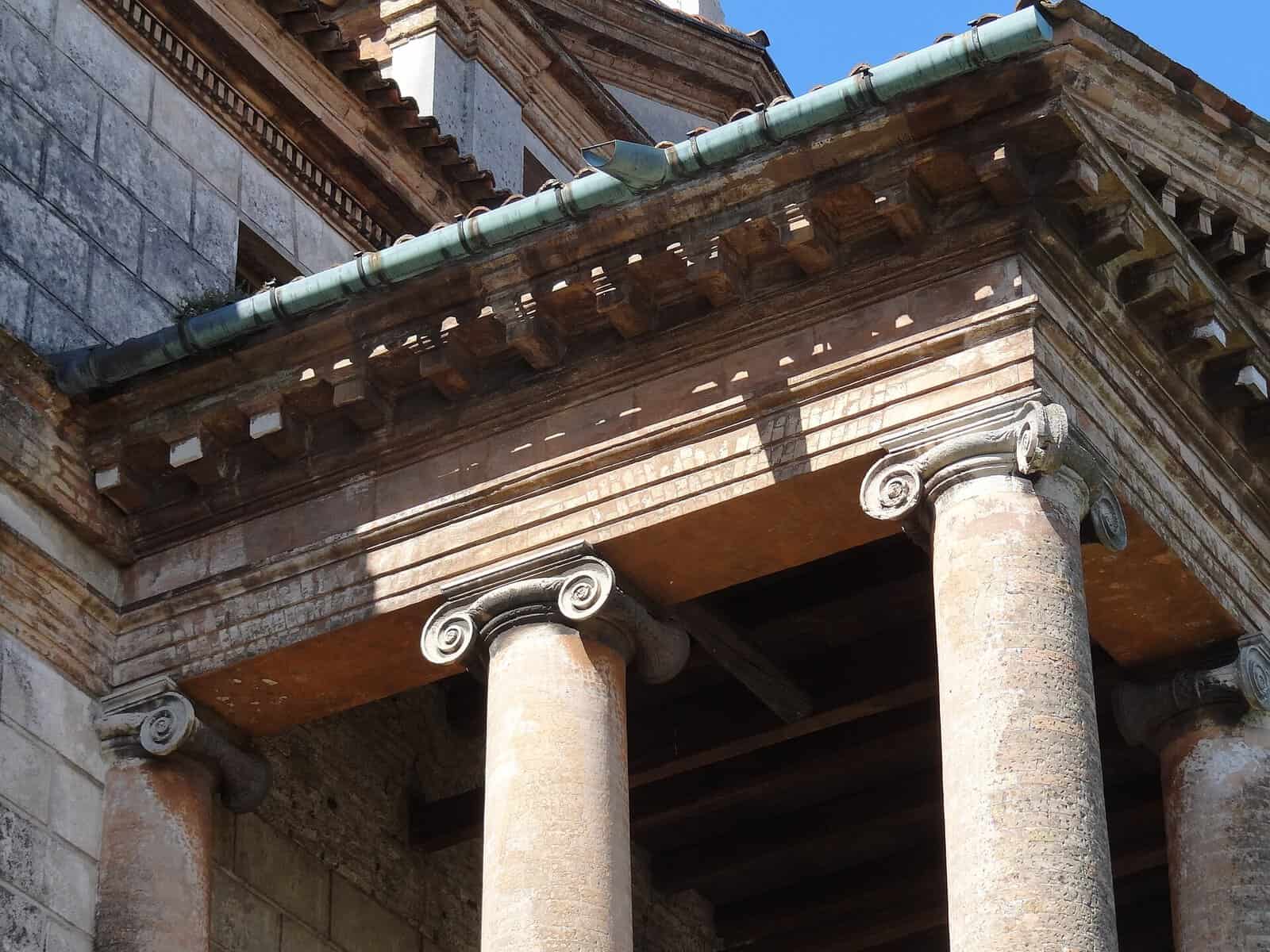 Le colonne ioniche del pronao di Villa Foscari