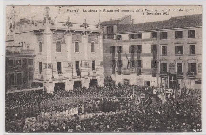 Messa in piazza a Mestre nel giorno della tumulazione del Milite Ignoto, 4 novembre 1921