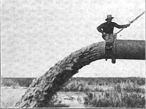 Bocca di scarico di un idroscaricatore, cantiere di Porto Marghera, 1922