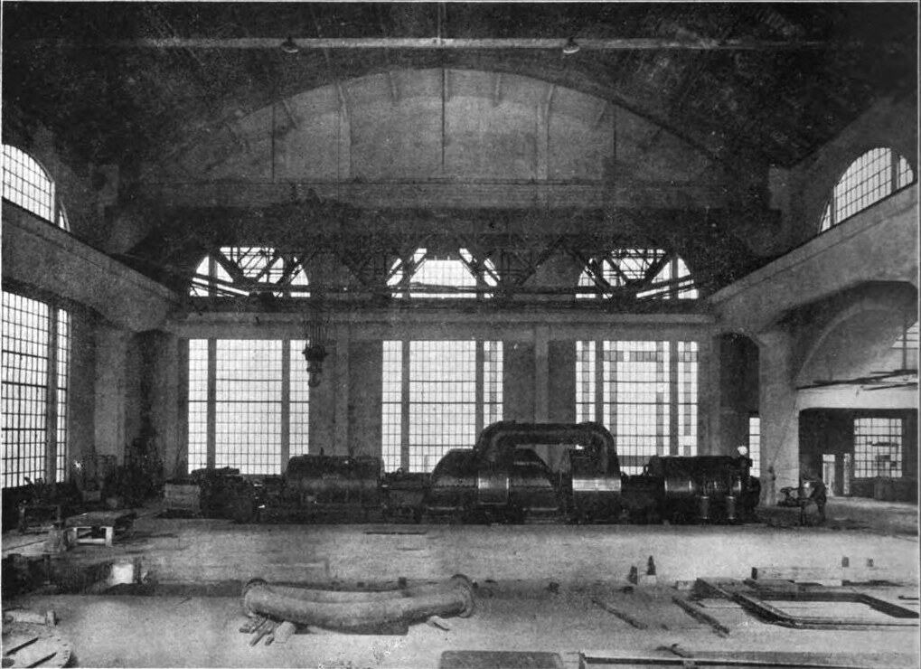 La sala dei turboalternatori della centrale termoelettrica